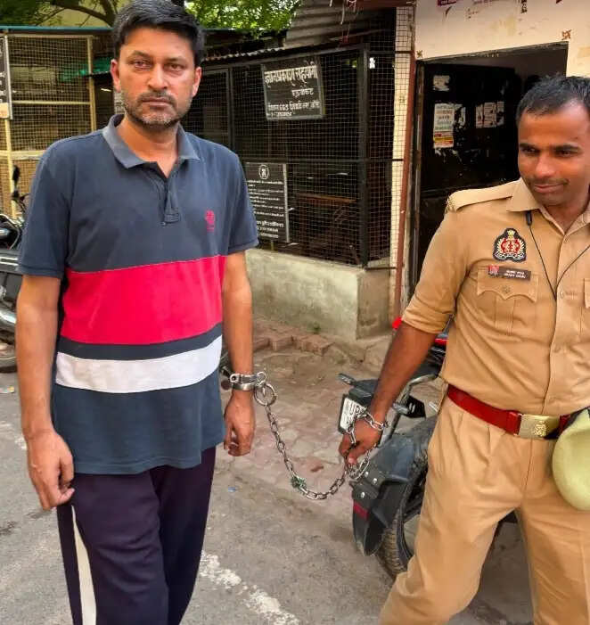 ठेके दिलाने के नाम पर 26.45 लाख रुपये की ठगी करने वाला युवक लखनऊ से गिरफ्तार, भेजा गया जेल