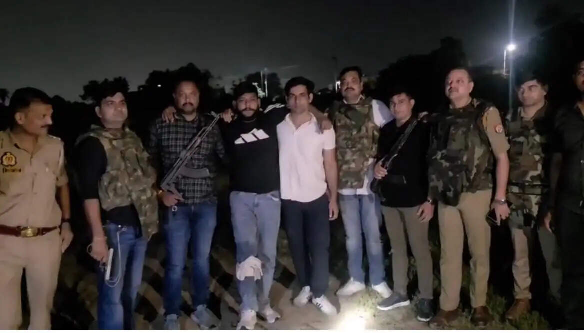 झांसी में ई-रिक्शा चालक को लूटने वाले पुलिस मुठभेड़ में एक घायल समेत चार लुटेरे गिरफ्तार