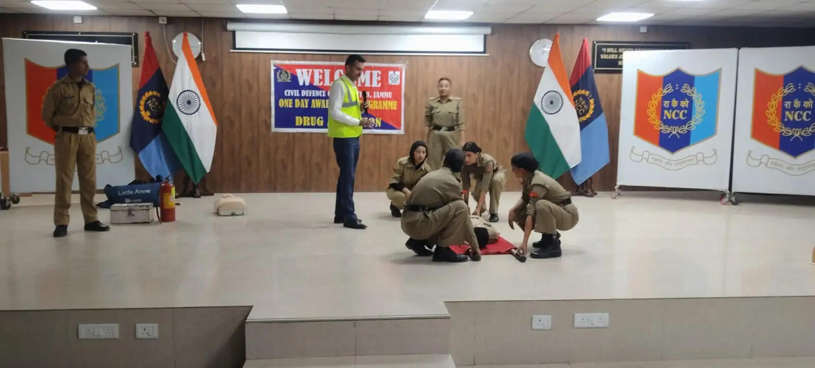एनसीसी कैडेट्स को आपदा प्रबंधन एवं जीवन रक्षक तकनीकों का प्रशिक्षण