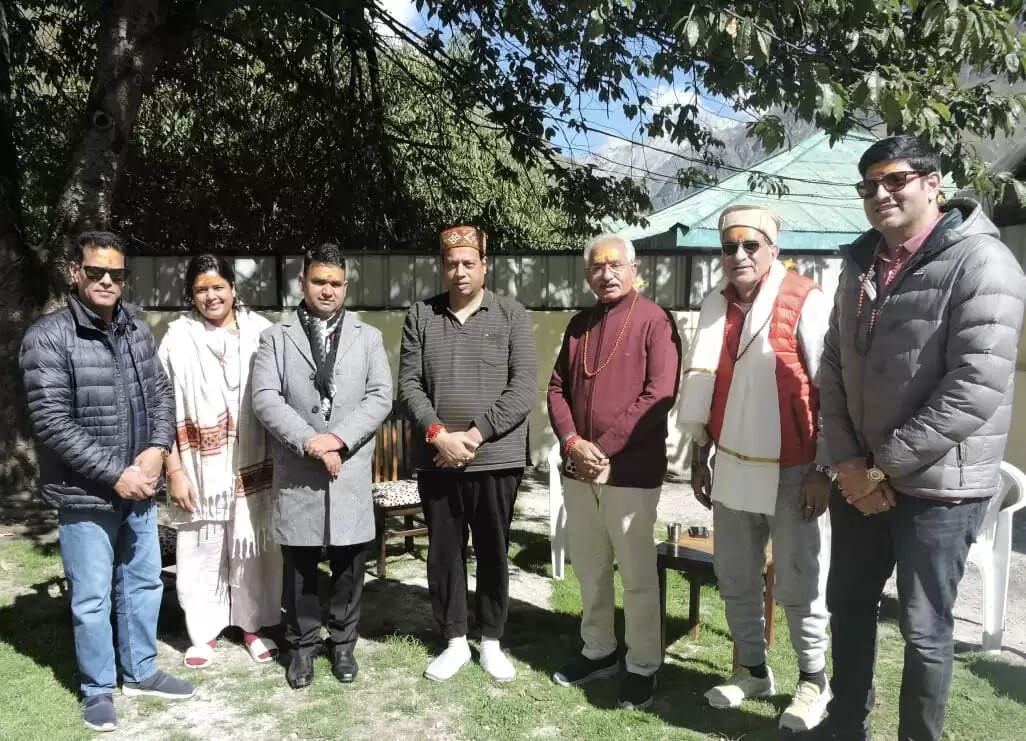 प्रधानमंत्री के भाई पंकज मोदी ने भगवान बदरी विशाल के किए दर्शन