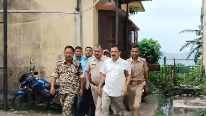 कूचबिहार में तृणमूल पार्षद गिरफ्तार, कोर्ट में लगे ‘चोर-चोर’ के नारे