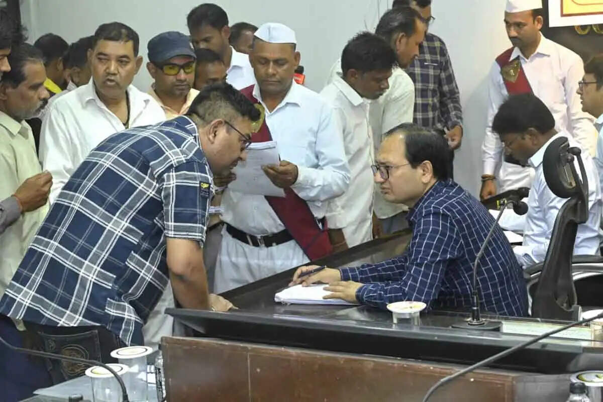 बिलासपुर&nbsp;कलेक्टर ने जनदर्शन में सुनी आम&nbsp;लोगों की समस्याएं