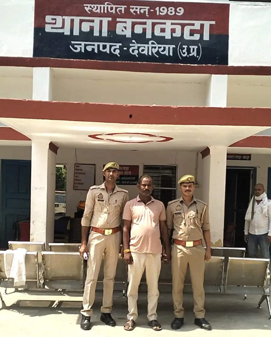 अवैध शराब तस्करी मामले में एक वांछित आरोपित गिरफ्तार