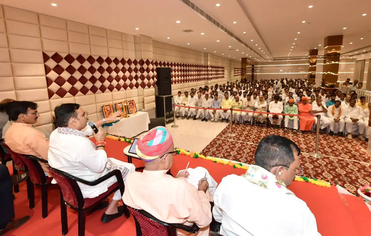 मुख्यमंत्री ने खाटूश्याम में सुना मन की बात कार्यक्रम, कार्यकर्ताओं के साथ किया संवाद