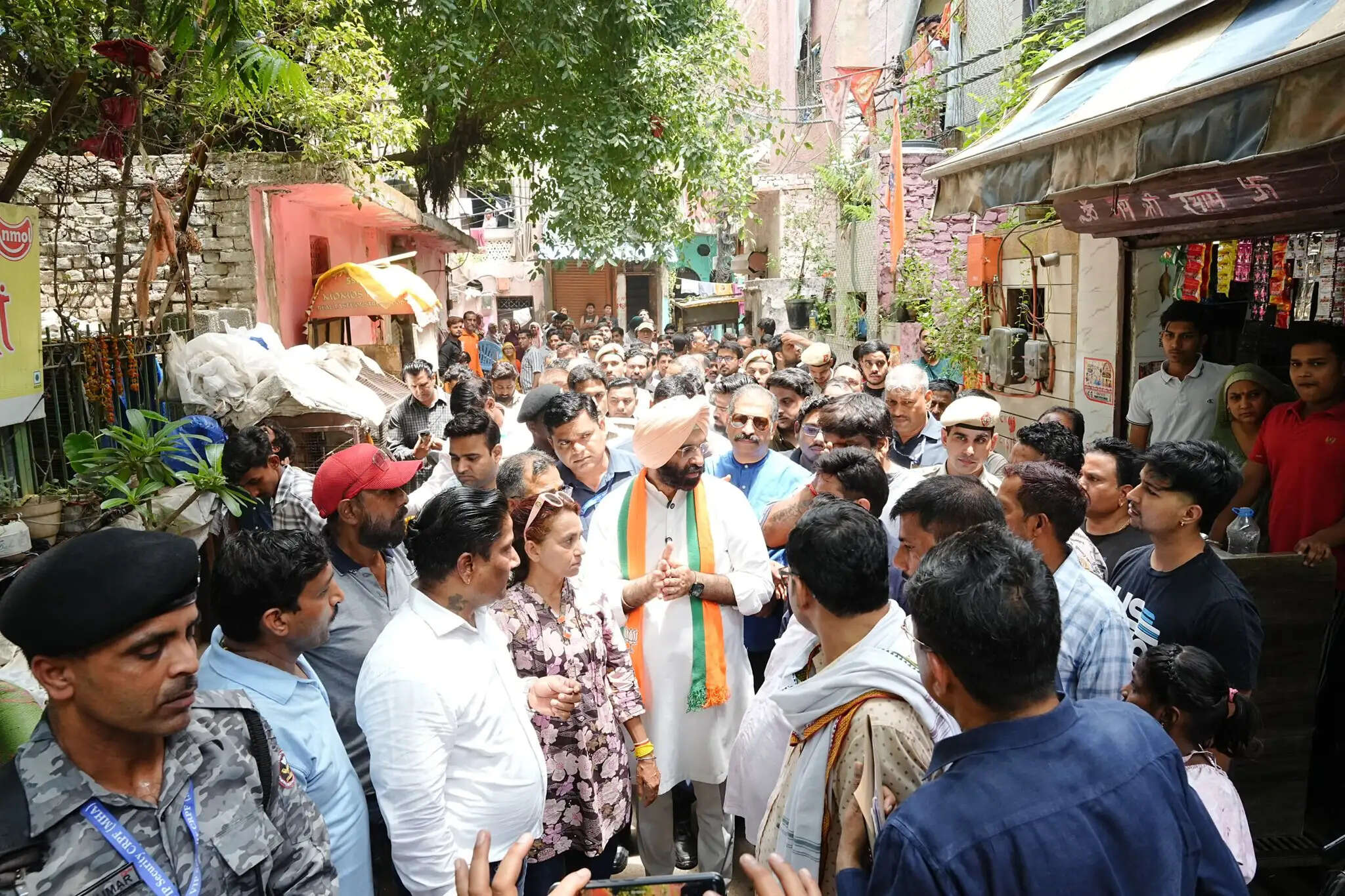 मंत्री सिरसा ने रघुवीर नगर के लोगों से किया संवाद, समस्याओं के समाधान के दिए निर्देश