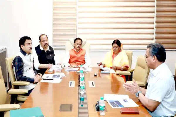 परोपकारी संस्थाओं के सहयोग से सशक्त होगा ग्रामीण स्वास्थ्य ढांचा, नीति-2026 पर मंत्रिपरिषद समिति का मंथन