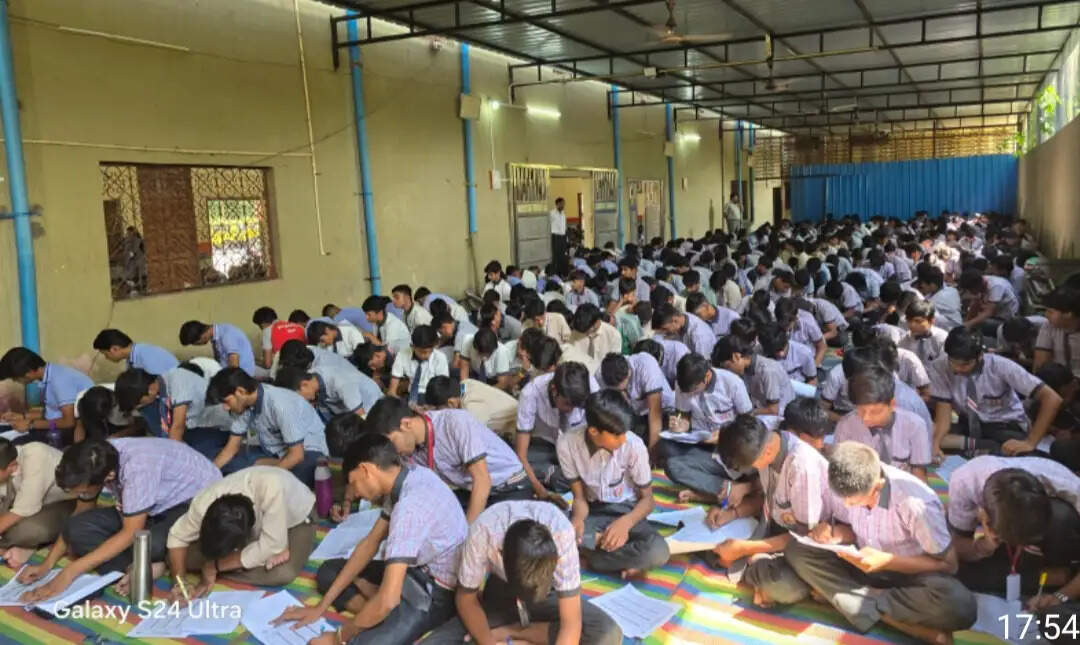 राजगढ़ः अंजनीलाल धाम में संस्कृति ज्ञान प्रतियोगिता में उमड़े बच्चे, 100 सवालों से परखी जानकारी