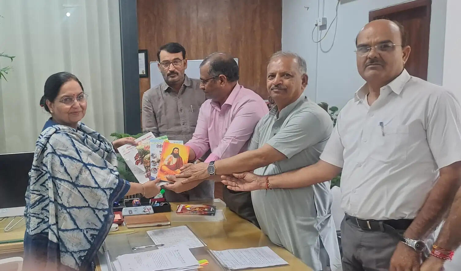 ग्रांट समय पर जारी करने और स्कूलों की सुविधाएं सुधारने की मांग