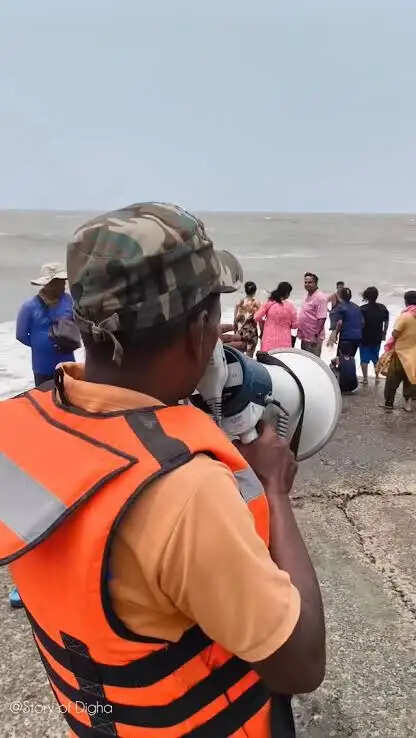 लगातार तीन दिन की छुट्टियों में दीघा समुद्र तट पर उमड़ा पर्यटकों का सैलाब