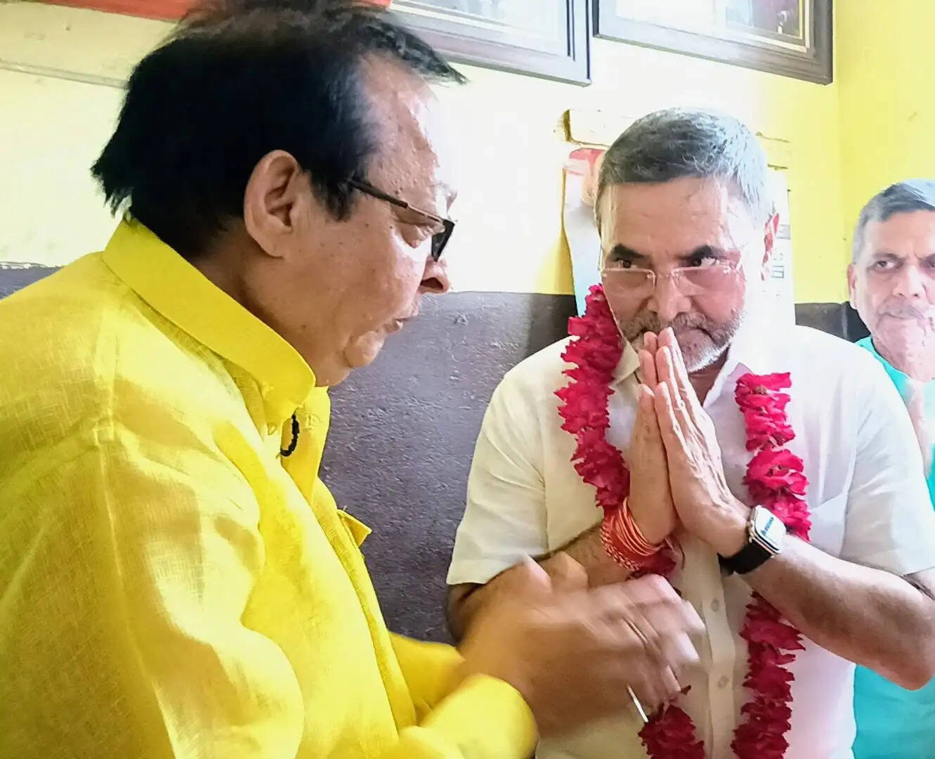 वाराणसी : पप्पू चाय की अड़ी अस्सी पर जगन्नाथ मंदिर ट्रस्ट के अध्यक्ष का अभिनंदन