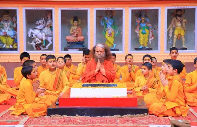 गुरु हरगोबिंद साहिब की शिक्षाएं आज भी प्रासंगिक: स्वामी चिदानंद सरस्वती