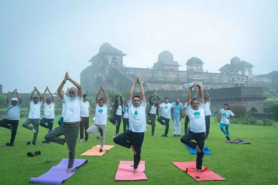 मध्य प्रदेश के पर्यटन स्थलों से दिया गया योग का संदेश, साधकों ने की सामूहिक योग साधना