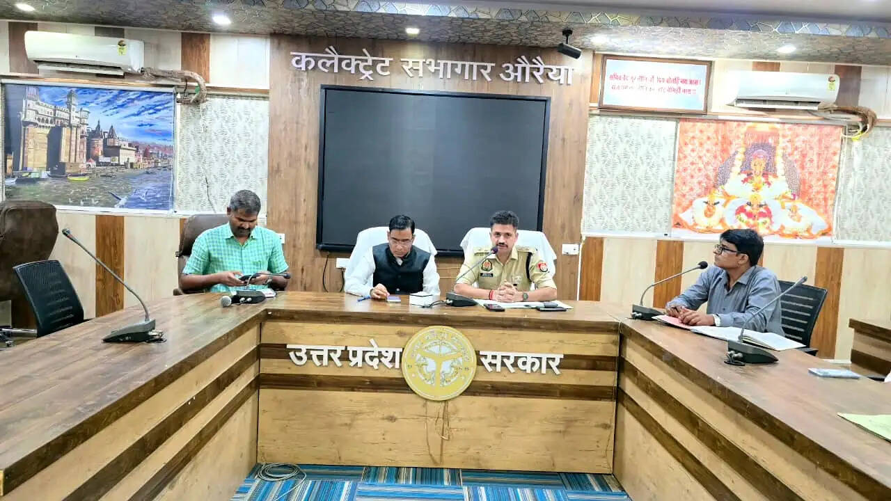 औरैया में जिला प्रशासन ने कांवड़ यात्रा को लेकर वाहन संचालकों के संग की बैठक, दिए निर्देश