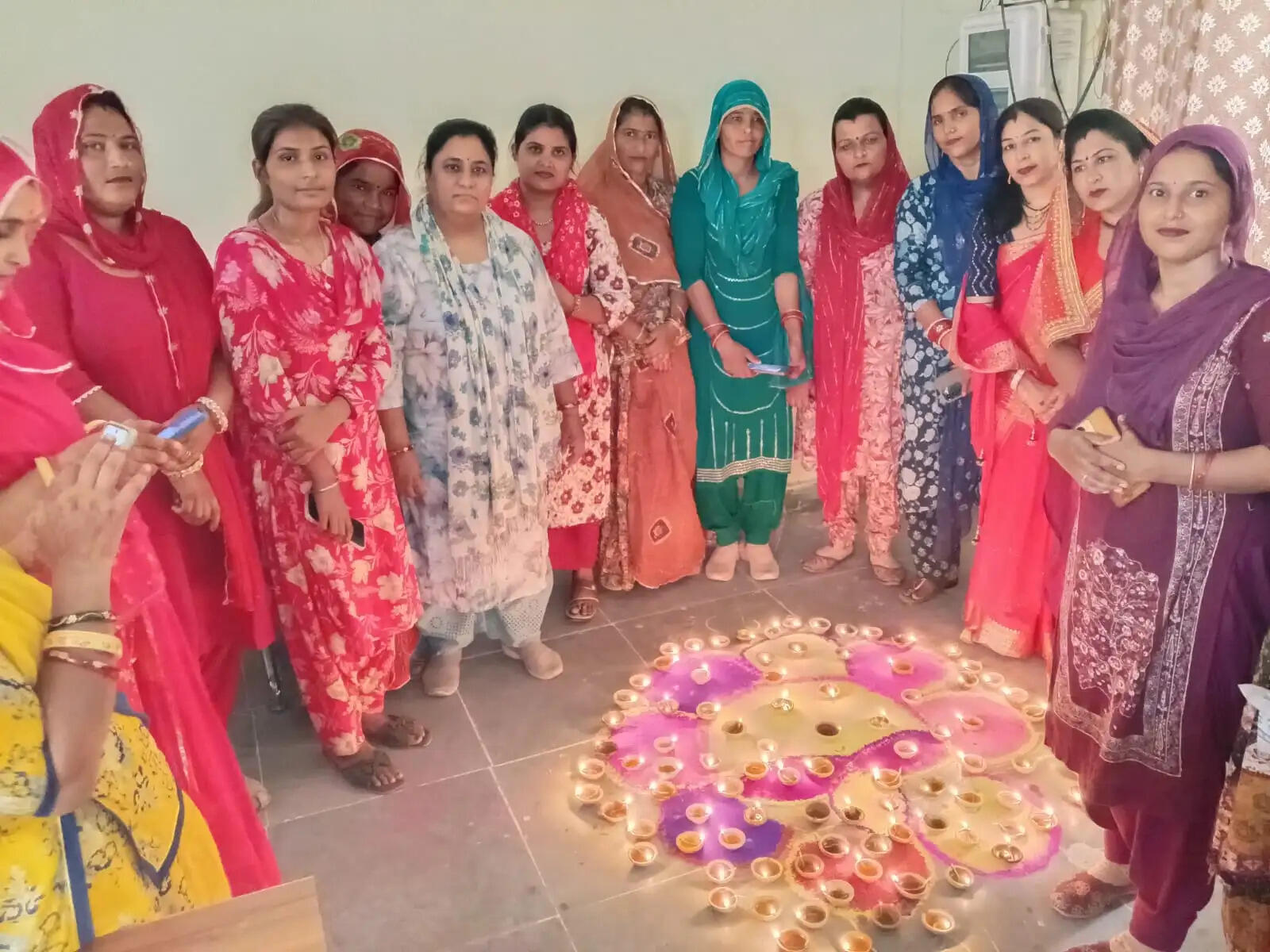गरबा और दीपदान के जरिए मतदाताओं को किया जागरूक
