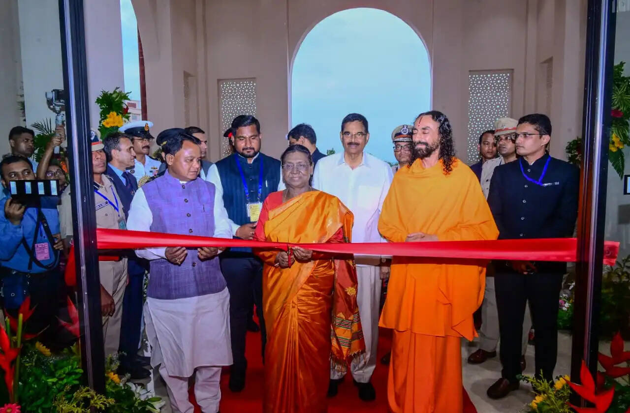 राष्ट्रपति ने कटक में जगद्गुरु कृपालु विश्वविद्यालय का किया उद्घाटन, युवाओं को सशक्त बनाने पर दिया जोर