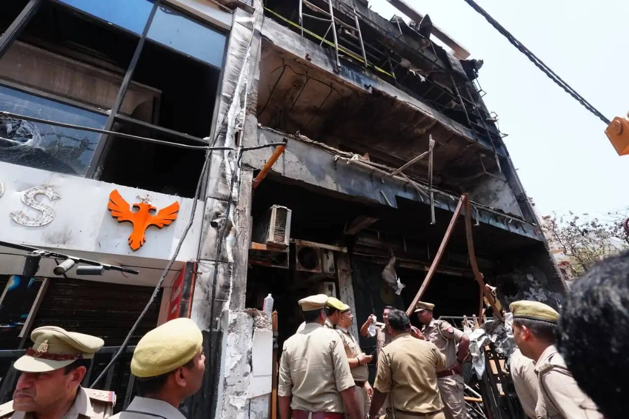 एसआईटी ने की अग्निकांड स्थल की पड़ताल, घायलों से भी मिला जांच दल