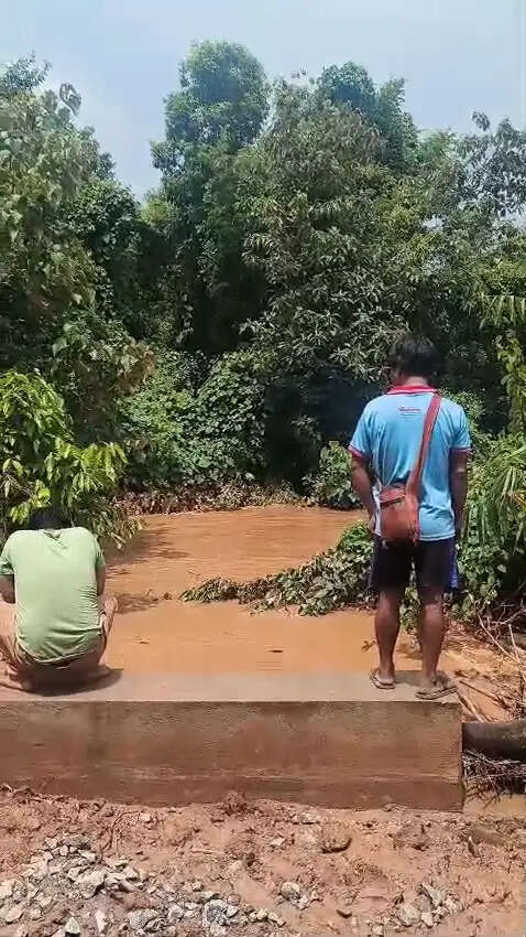 बरसात के पानी में बह गया बच्चा, मौत