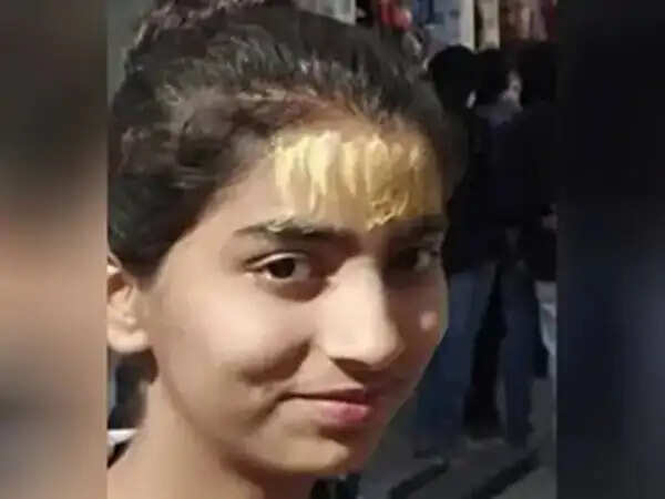 इंदौर में युवती ने की आत्महत्या, सुबह कमरे में फंदे पर लटका मिला शव, जांच में जुटी पुलिस