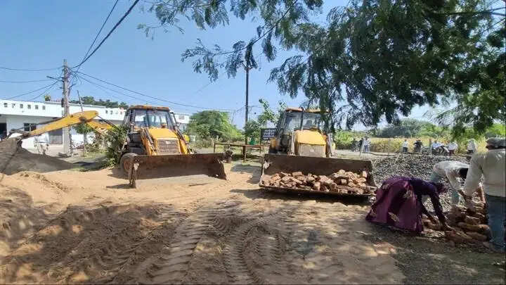इंदौरः आरई-2 रोड निर्माण में बाधक शिव नगर, मुसाखेड़ी के लगभग 130 मकानों को हटाने की कार्रवाई जारी