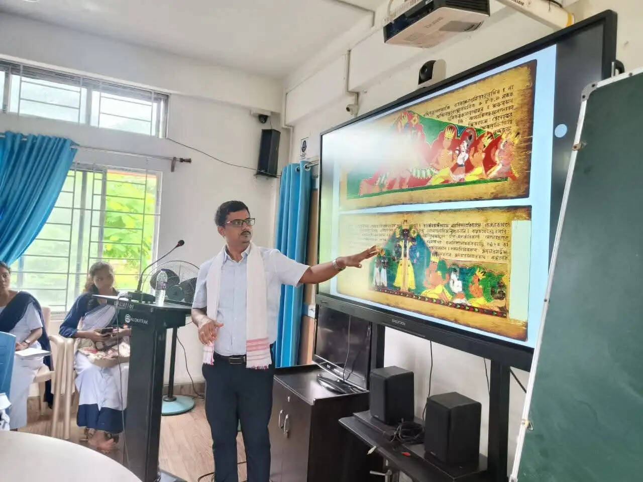 प्राचीन पुस्तकों के संरक्षण और अध्ययन के लिए नई पीढ़ी को प्रेरित करने वाले धनजीत तालुकदार को 'असम गौरव' सम्मान