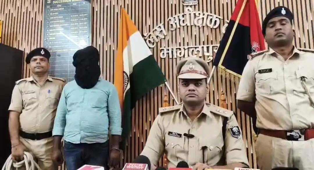 सरकारी योजनाओं की राशि उड़ाने वाला गिरोह का पर्दाफाश