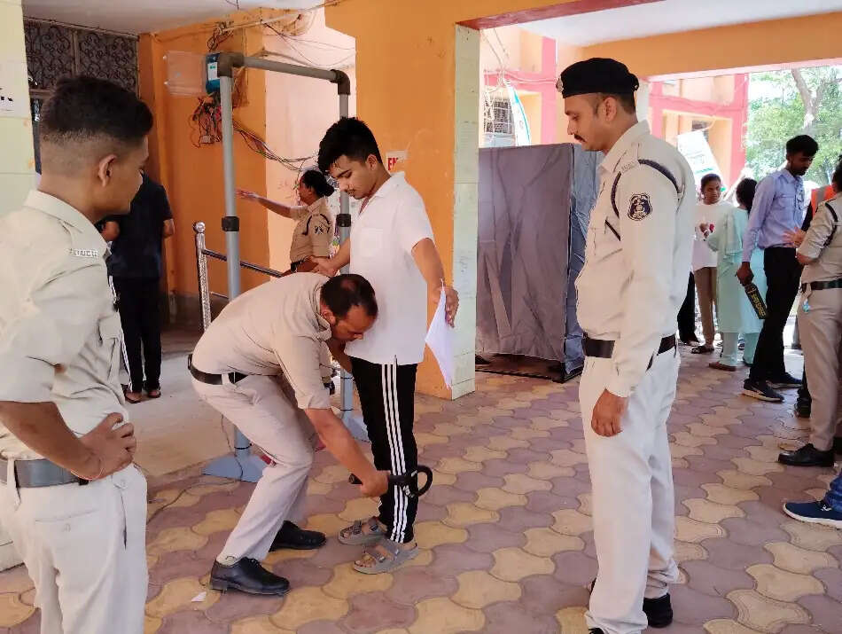 1076 परीक्षार्थियों ने दी नीट परीक्षा