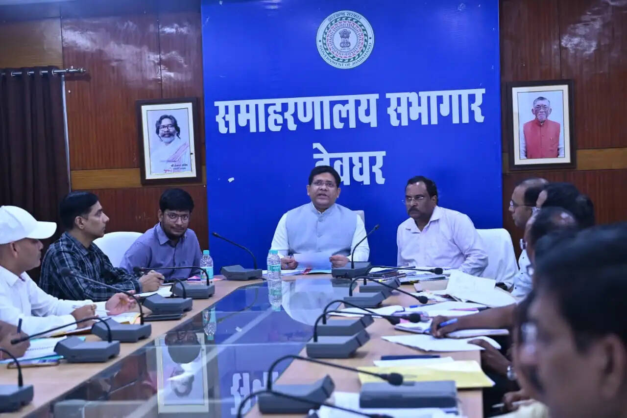 विकास से जुड़ी महत्वपूर्ण परियोजनाओं की उपायुक्त ने की समीक्षा