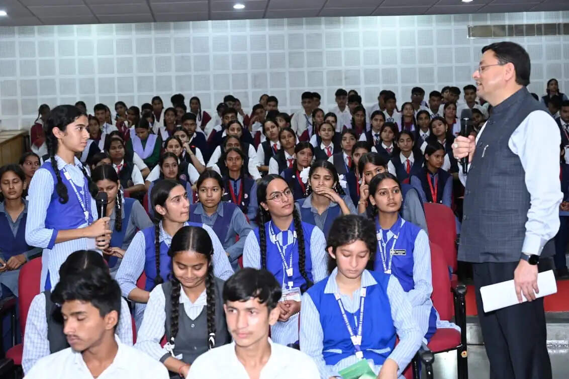 युवा केवल नौकरी खोजने वाले नहीं, बल्कि नौकरी देने वाले बनेंः धामी