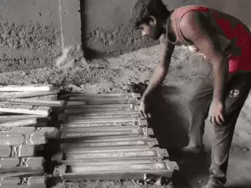 फरीदाबाद: अवैध एल्युमिनियम गलाने वाली भट्ठियों पर सीएम फ्लाइंग की छापेमारी