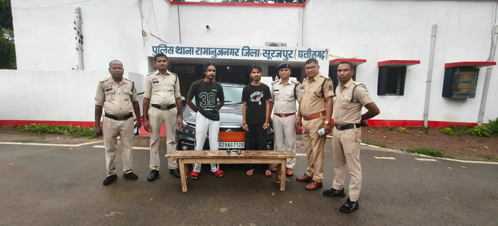 सूरजपुर : चाकू-पिस्टलनुमा हथियार के साथ दो आरोपित गिरफ्तार