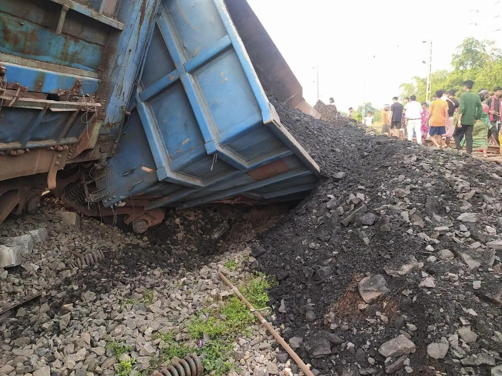 नारायणगढ़ में कोयला लदी मालगाड़ी के डिब्बे पटरी से उतरे