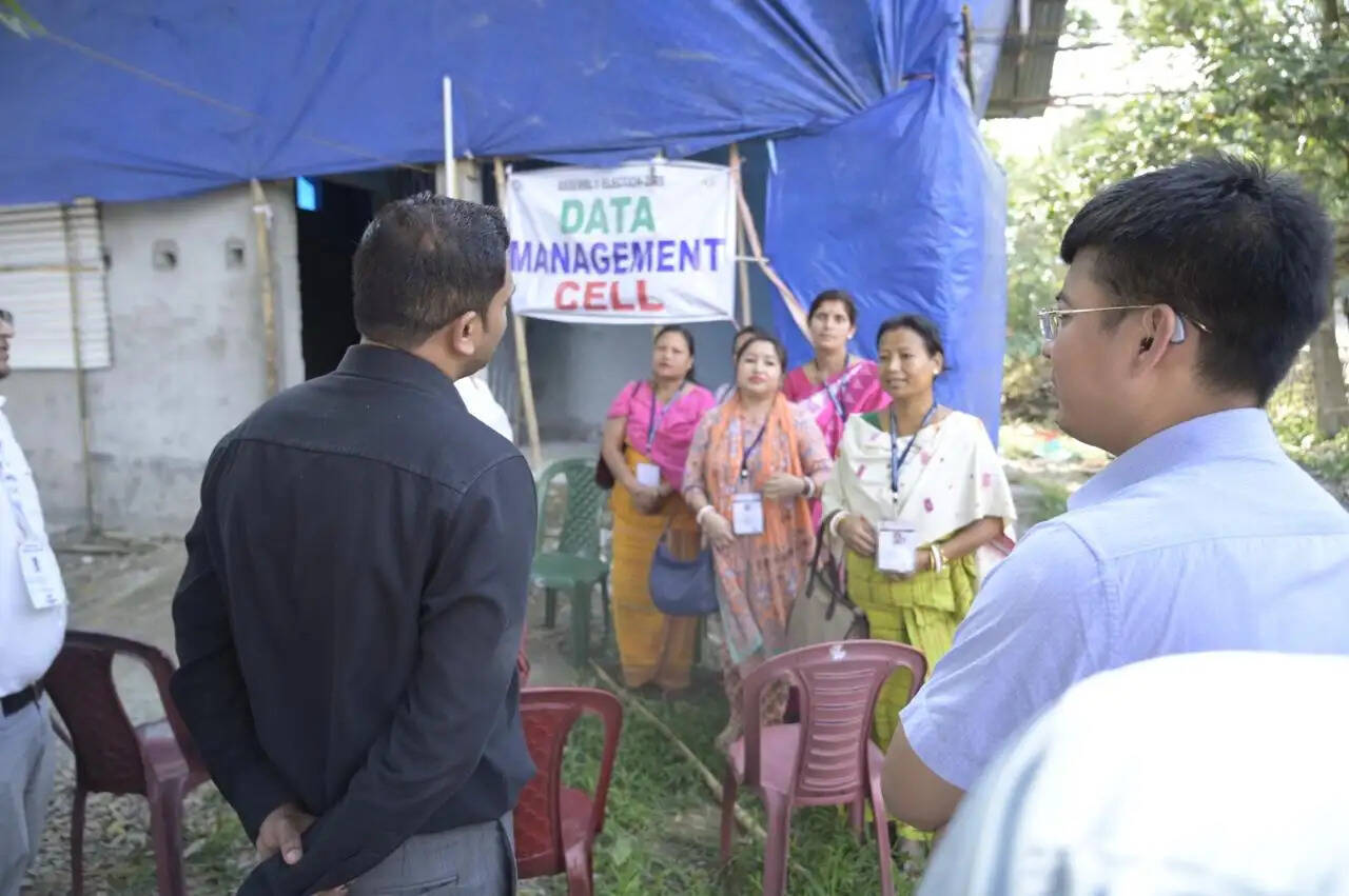 मतदान से पूर्व तैयारियों का जायजा, डीसी एवं डीईओ ने किया निरीक्षण