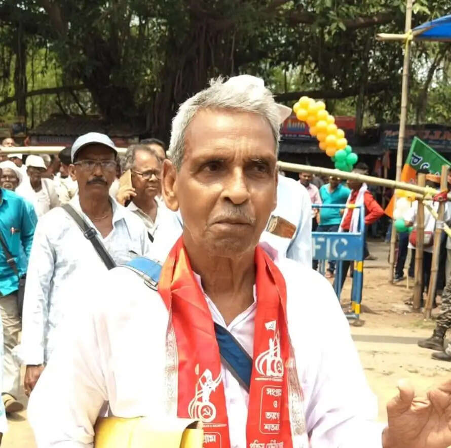 खड़गपुर में सीपीआईएम, सीपीआई और कांग्रेस उम्मीदवारों ने दाखिल किया नामांकन