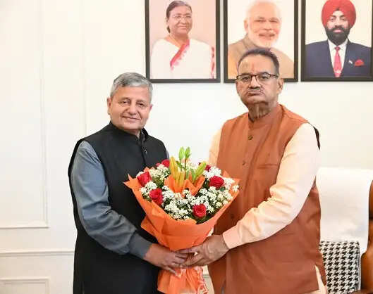 कृषि मंत्री गणेश जोशी से भरसार विश्वविद्यालय के कुलपति की शिष्टाचार भेंट