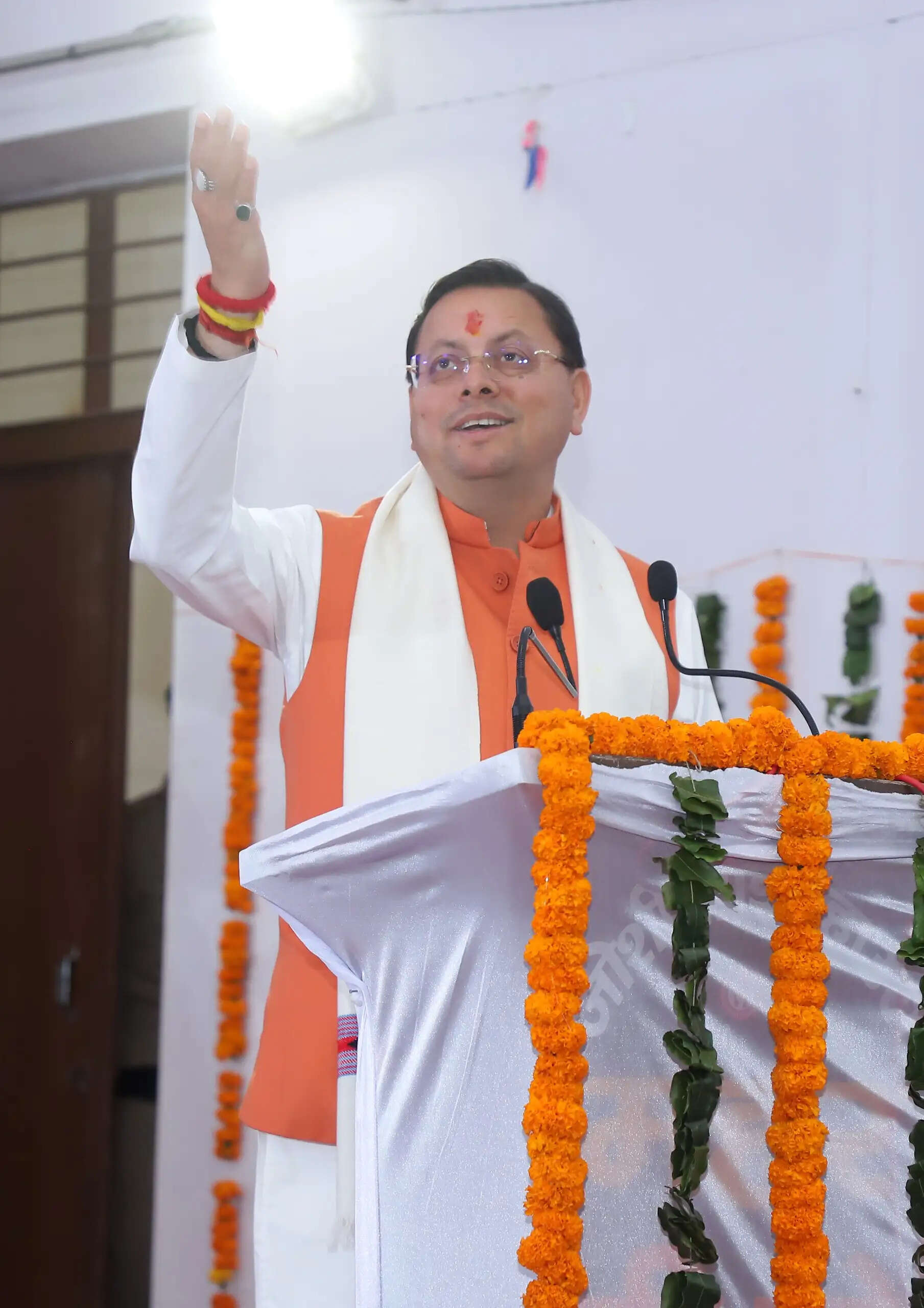 चम्पावत में मधुमक्खी पालन को बढ़ावा, सीएम ने दी ₹2 करोड़ की स्वीकृति