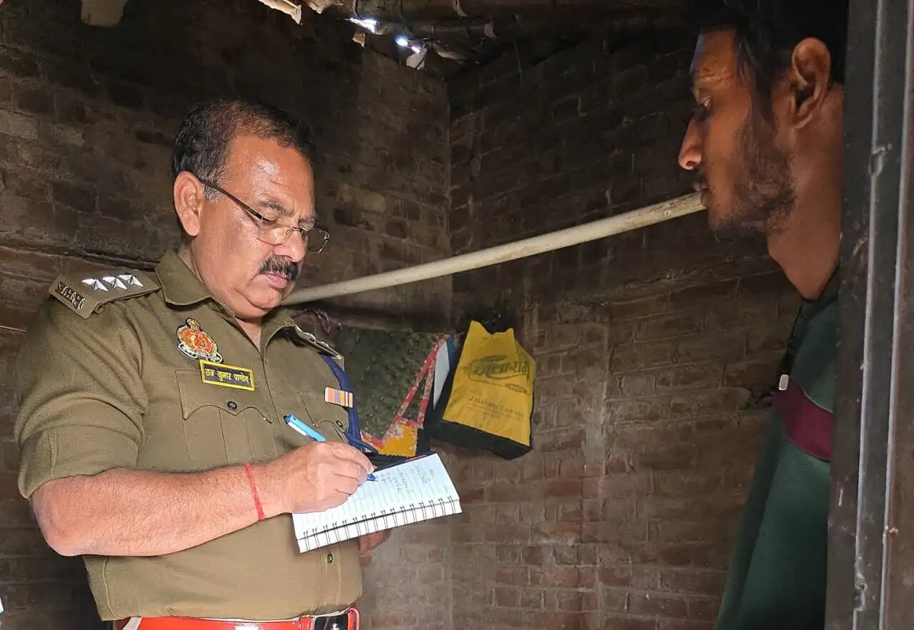 उत्कर्षा से फातिमा बनी युवती का फांसी के फंदे पर मिला शव