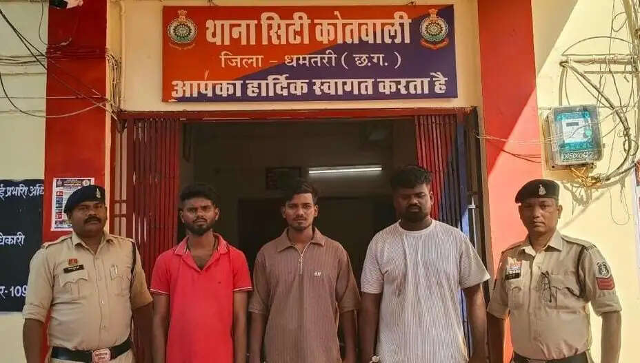 मतांतरण के मामलों की जांच की मांग, हिंदू संगठन ने सौंपा ज्ञापन