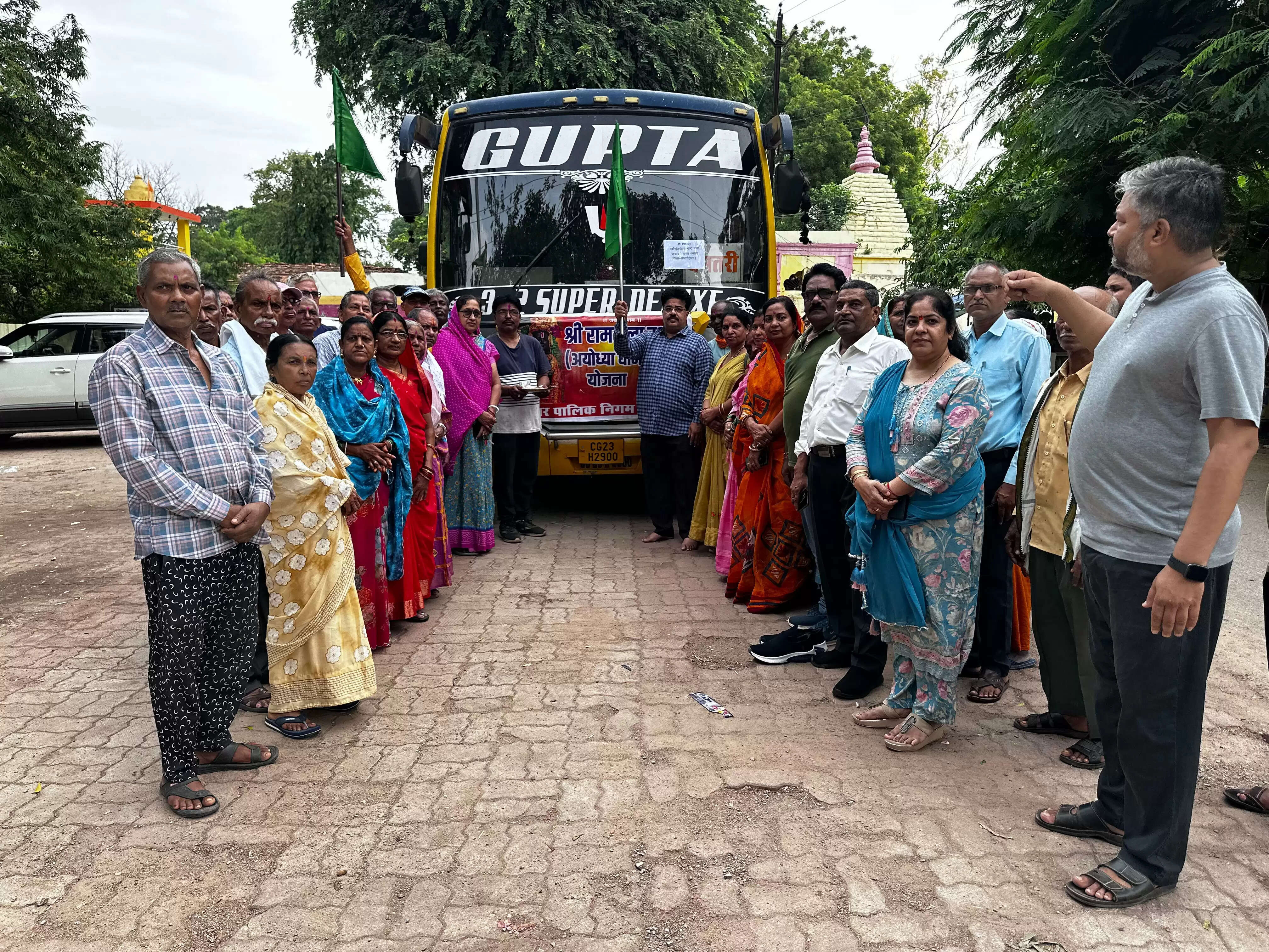 श्री रामलला दर्शन योजना: जिले के 131 श्रद्धालु अयोध्याधाम के लिए हुए रवाना