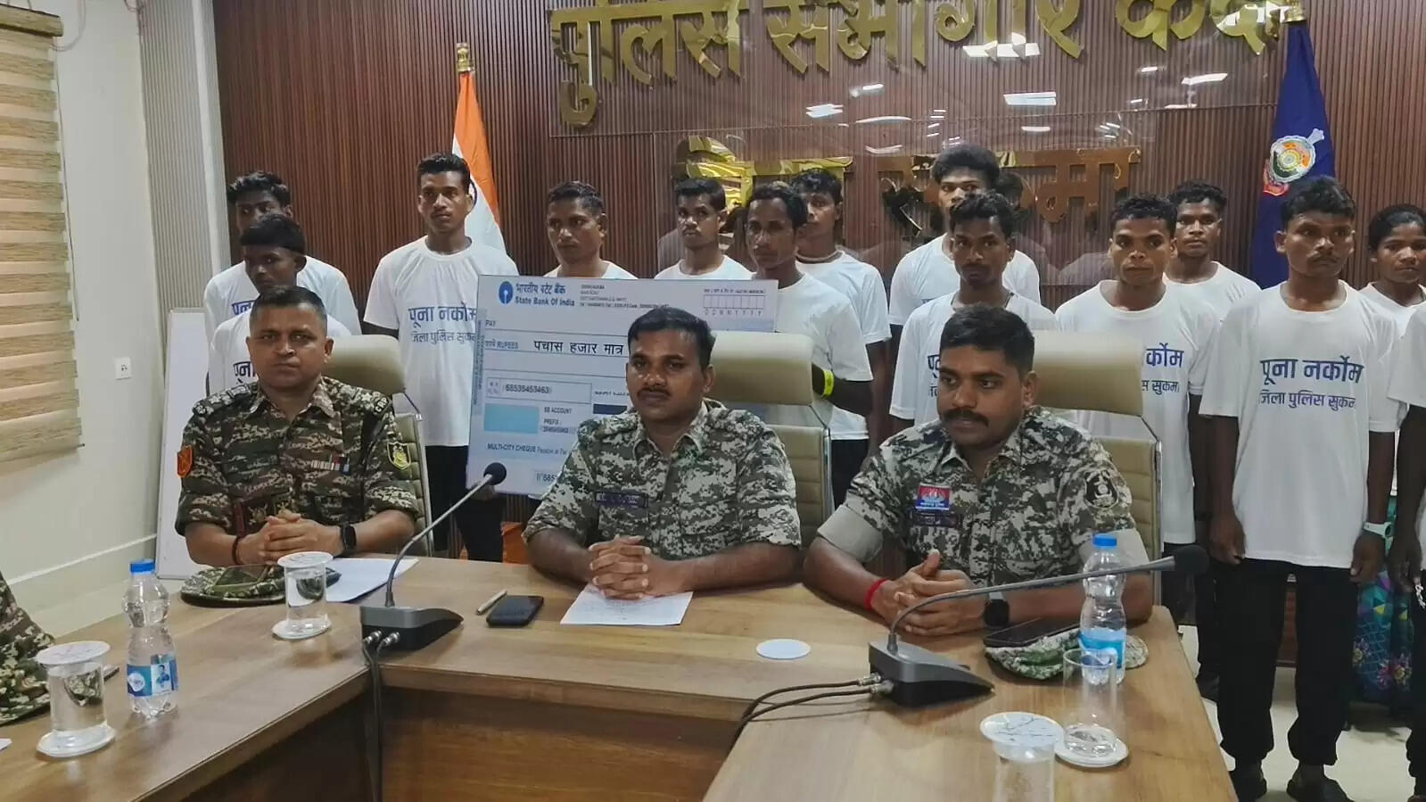 छत्तीसगढ़ के सुकमा में दाे हार्डकोर सहित 16 नक्सलियों ने किया आत्मसमर्पण