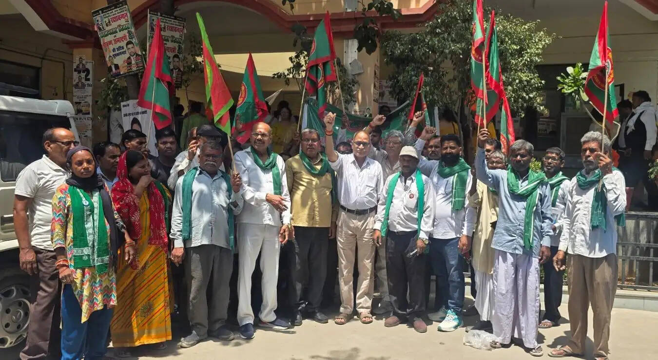 बिजली के निजीकरण के विरोध में संयुक्त किसान मोर्चा ने किया प्रदेशव्यापी धरना प्रदर्शन