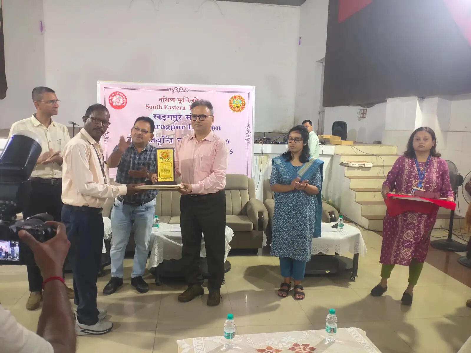 खड़गपुर मंडल ने सेवानिवृत्त कर्मचारियों को दिया सम्मान