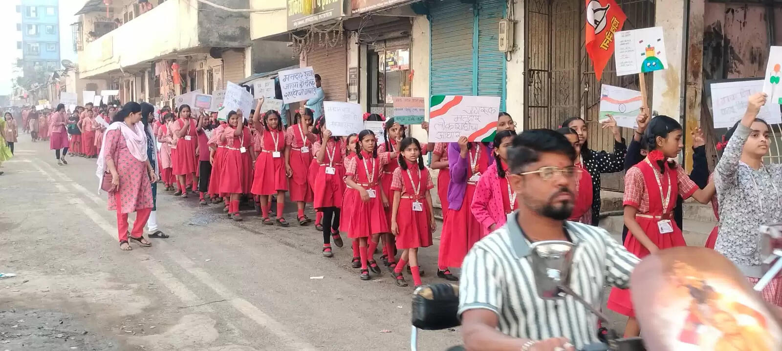 टीएमसी क्षेत्र में विद्यार्थियों की मतदान जागृति मुहिम को सराहा गया