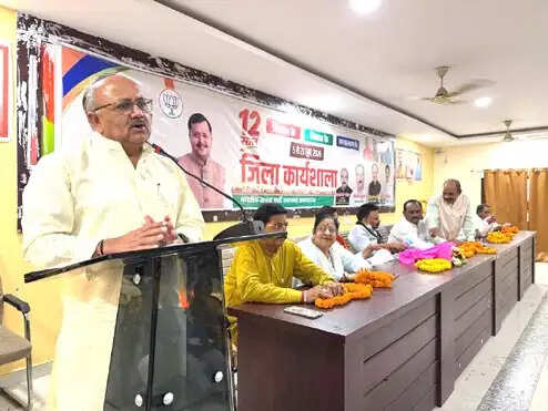 भाजपा कार्यकर्ताओं की दृष्टि में राष्ट्र प्रथम होता है : महेश चंद्र श्रीवास्तव