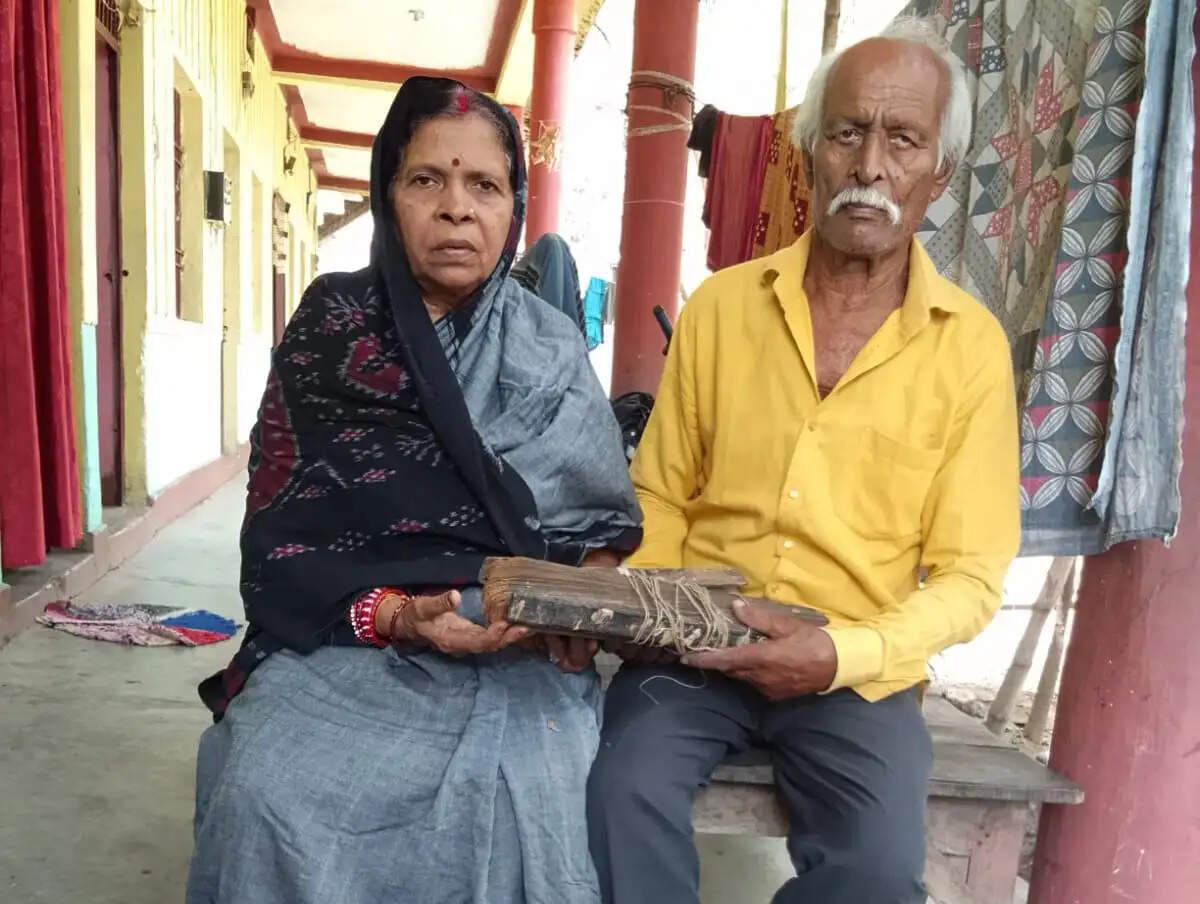 ताड़ पत्र पांडुलिपियों को पढ़ने की अद्भुत विधि, सेमी पत्ते के रस से उभरते है प्राचीन अक्षर
