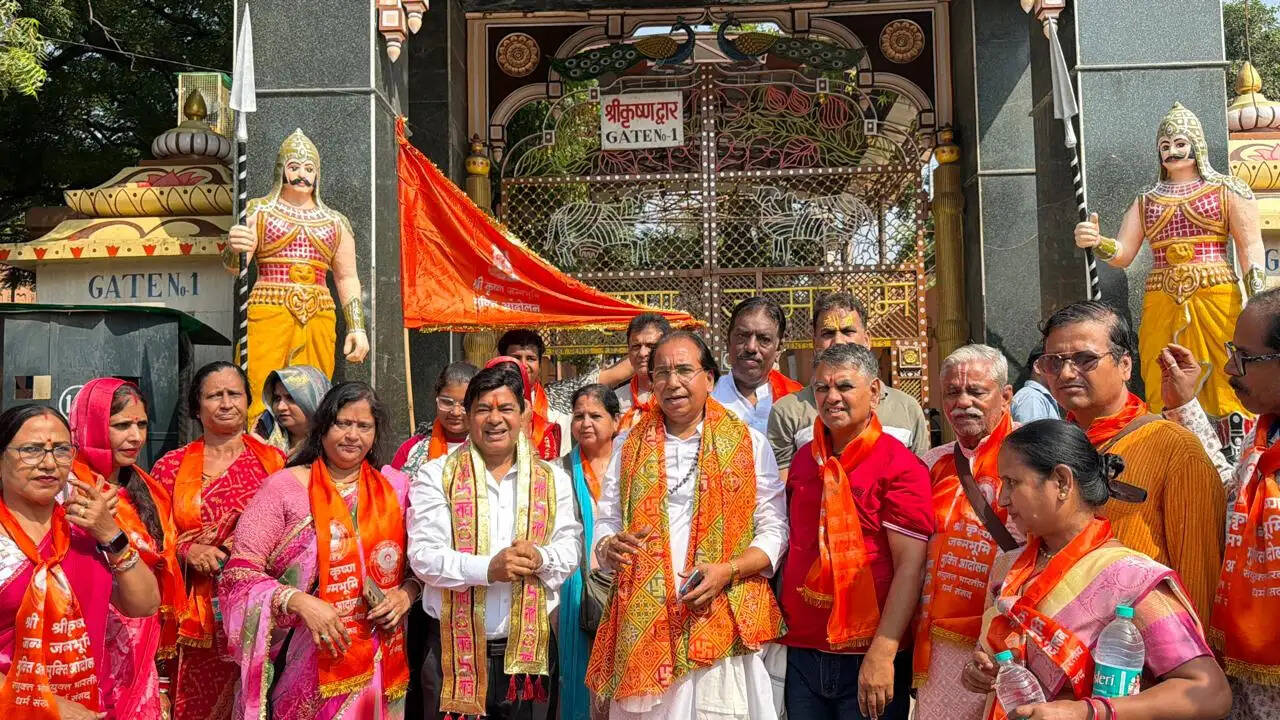 जगन्नाथपुरी से आई श्रीकृष्ण रथयात्रा का मथुरा कृष्ण जन्मभूमि पर हुआ स्वागत