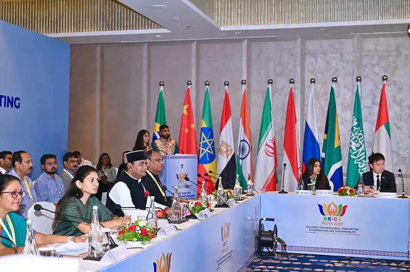 ब्रिक्स देशों की जनसांख्यिकीय ताकत उन्हें कामकाज के भविष्य को आकार देने का अवसर देती है : डॉ. मनसुख मांडविया