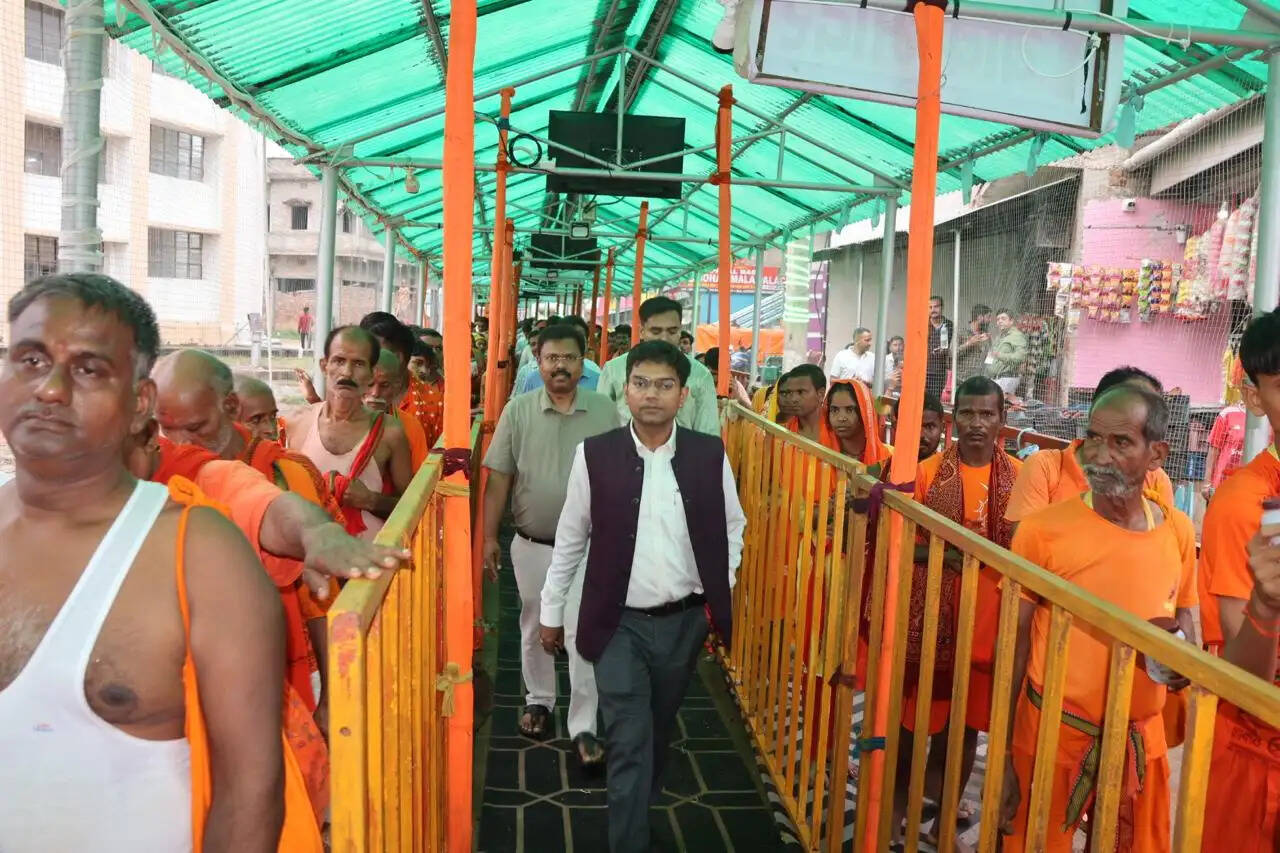 श्रावणी मेला के पहले दिन बासुकीनाथ में 50 हजार से अधिक श्रद्धालुओं ने किया जलार्पण