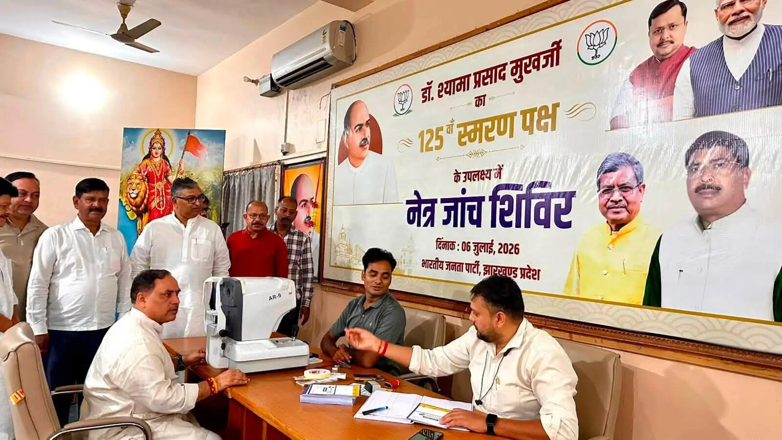 भाजपा प्रदेश कार्यालय में नि:शुल्क नेत्र शिविर में 60 लोगों की जांच