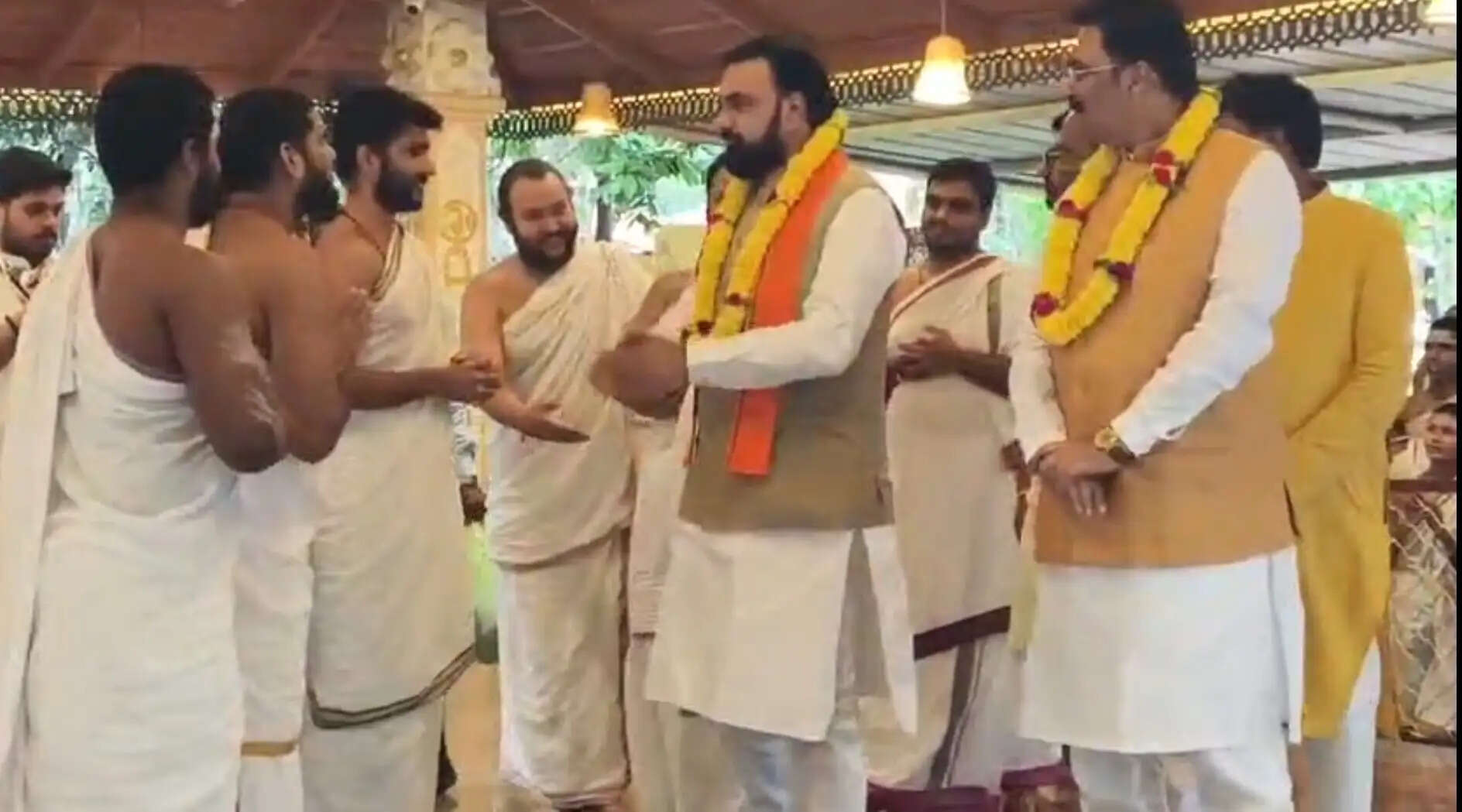 बेंगलुरु पहुंचे सम्राट चौधरी और संजय सरावगी, ‘बिहार महोत्सव’ में होंगे शामिल