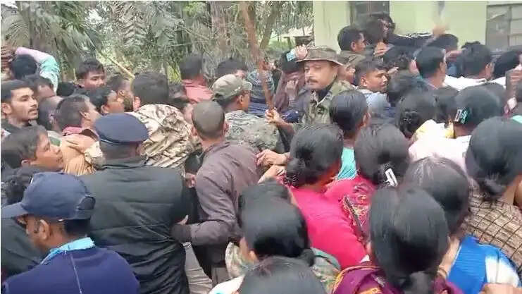 जलपाईगुड़ी&nbsp;में आलू बांड को लेकर बवाल, किसानों का सड़क जाम